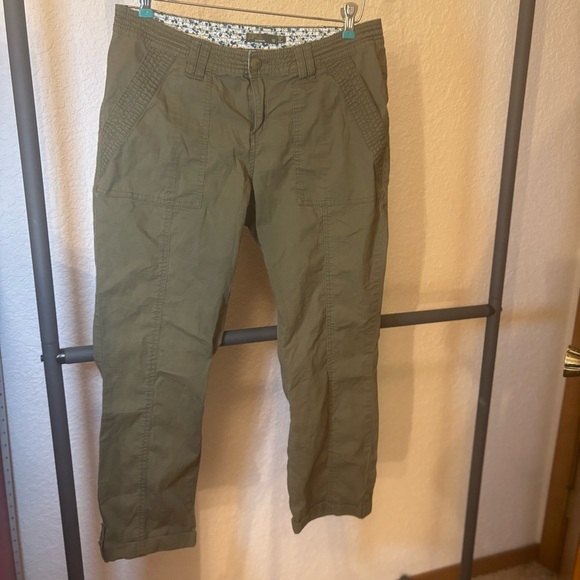 PRANA Pants Capri Cargo Outdoor Women’s Pant Size 10. Army Green. See note. - Picture 2 of 13
